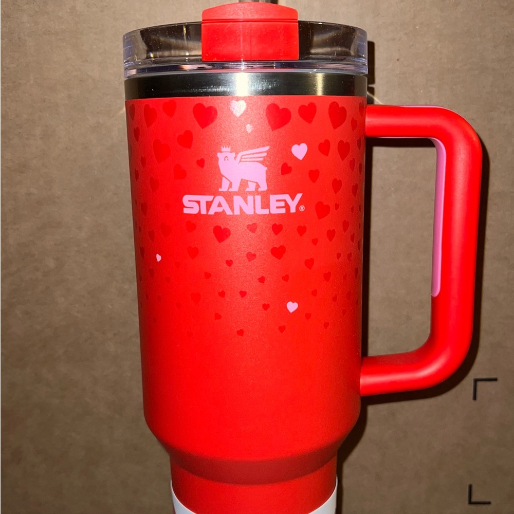New Stanley 40oz Stainless Steel H2.0 Flowstate Quencher Tumbler Ruby Hearts